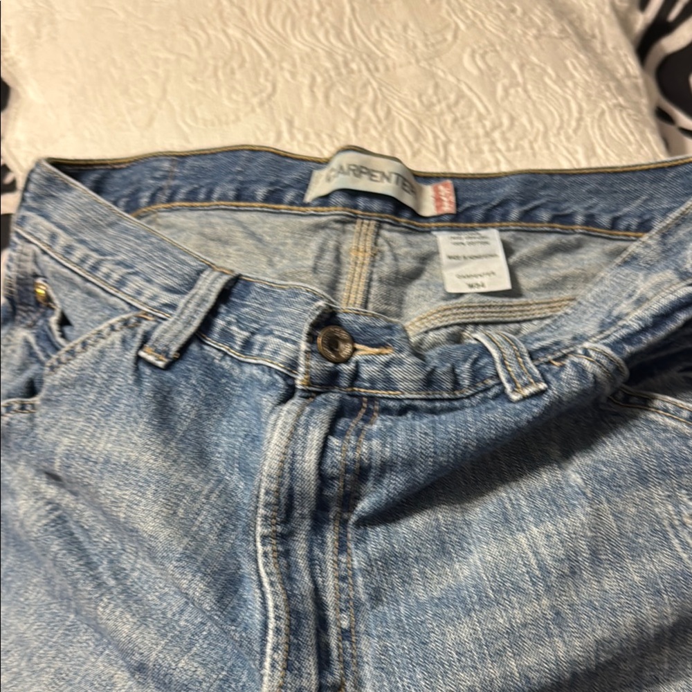 Relaxed Blue Jeans with Vintage Appeal